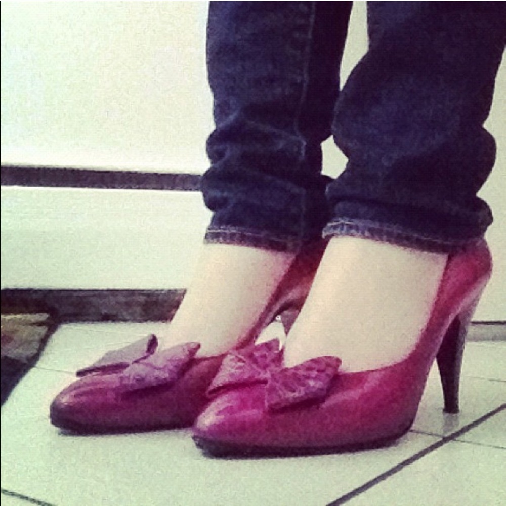 vintage pumps with bow Bruno Magli fuchsia